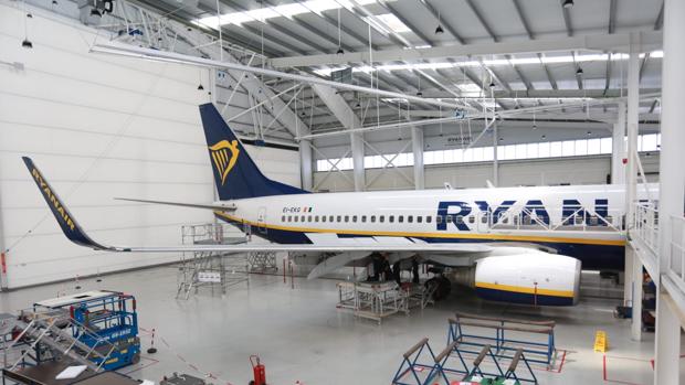 Ryanair invertirá otros 16 millones de euros en ampliar el centro de reparaciones de Sevilla