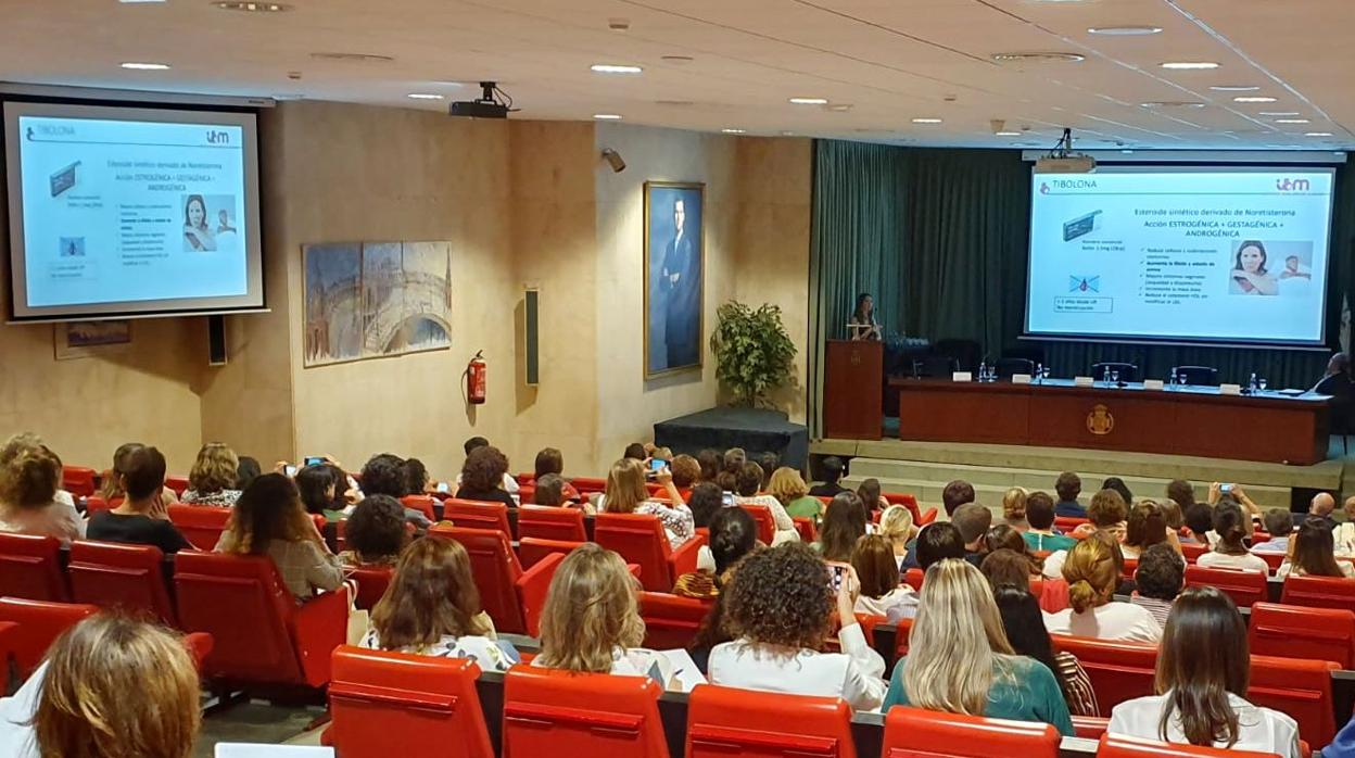 Curso presentado a cargo de la directora gerente del Área de Gestión Sanitaria Sur de Sevilla, Mª Jesús Pareja