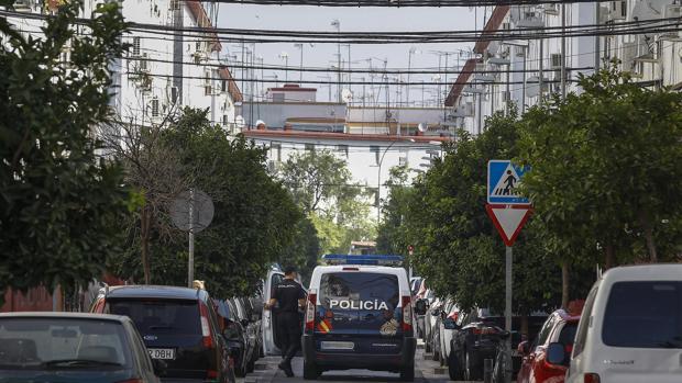 Detenido tras atropellar a un hombre y embestir a una patrulla de la Policía en Los Pajaritos