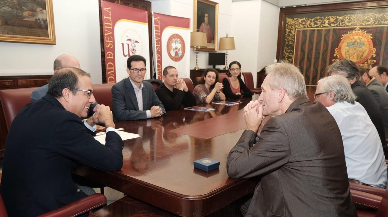 El rector, Miguel Angel Castro, con miembros de la Sociedad Matemática Europea