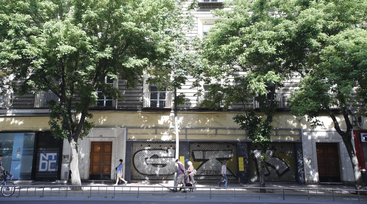 Edificio que acogió el antiguo cine Florida en la calle Menéndez Pelayo de la capital