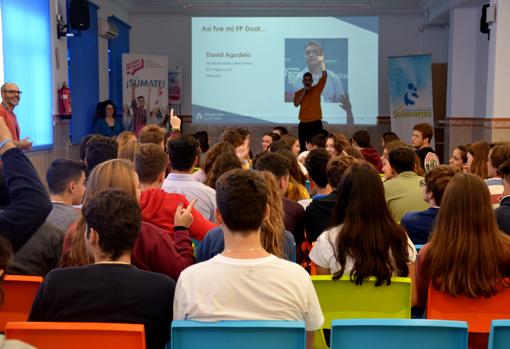 David Avendaño explica su caso en el Colegio Salesianas de Nervión