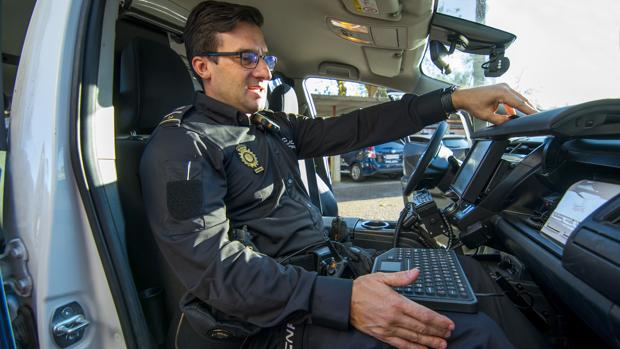 Así es el coche patrulla 3.0 de la Policía que opera ya en Sevilla