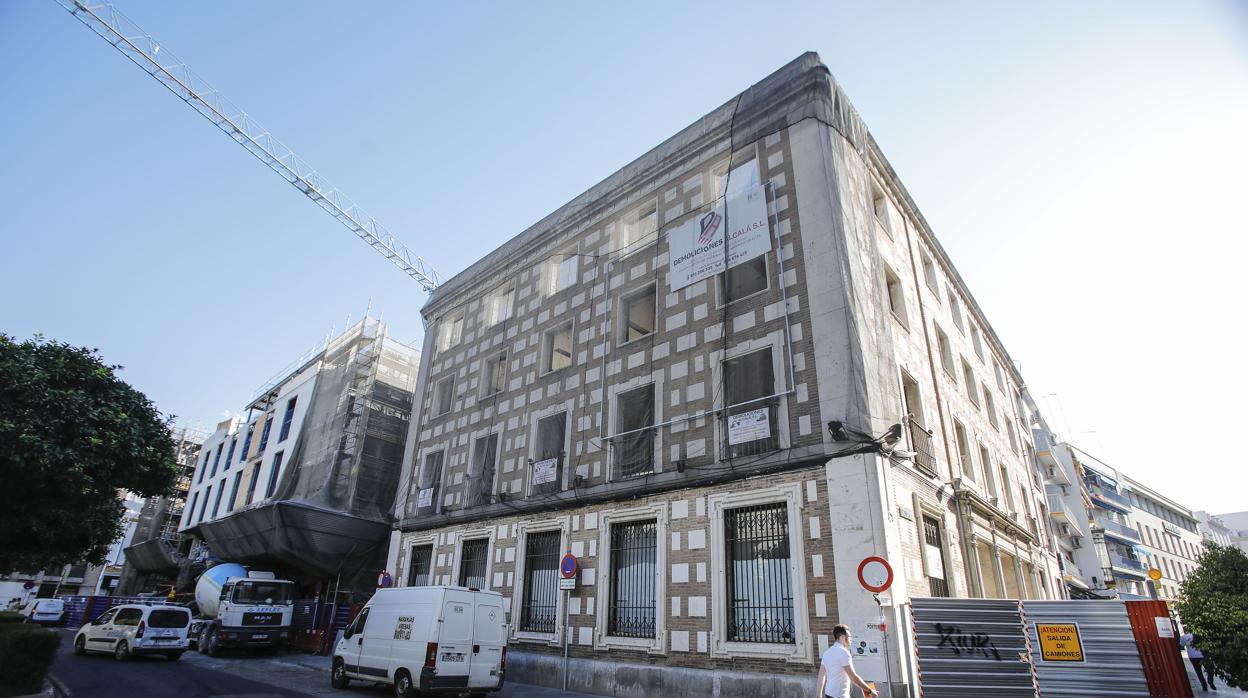 En la plaza de la Magdalena se va a construir un hotel de cinco estrellas sobre el antiguo edifico de El Corte Inglés