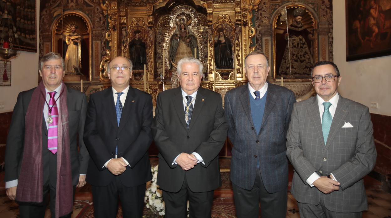 Fotografía de familia de los premiados en el 2019