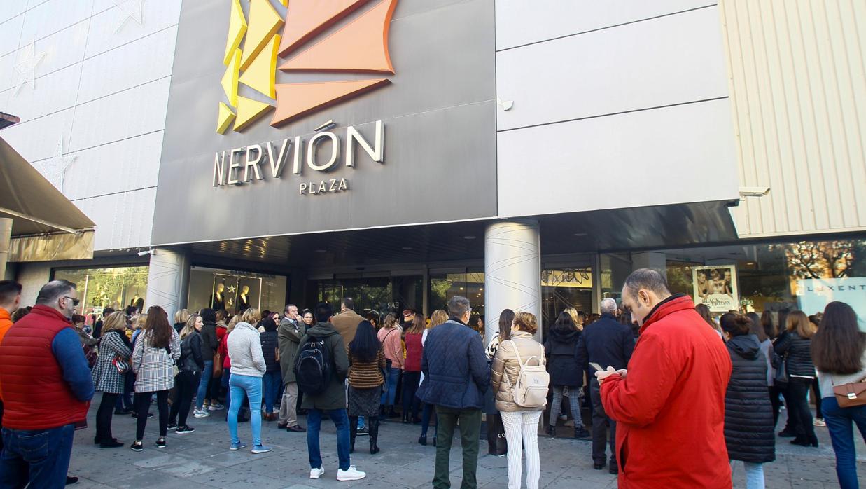 Celebración del «Black friday» en un centro comercial