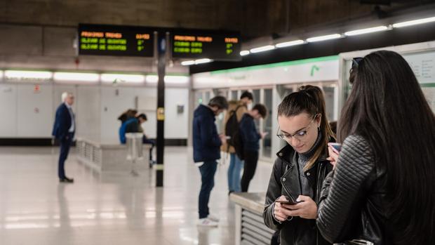 Nace «Telmo», un asistente virtual para informar a los viajeros del metro de Sevilla vía whastapp