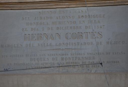 Placa en la fachada del colegio de las Irlandesas