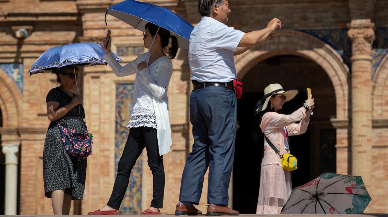 Turistas en la Plaza de España