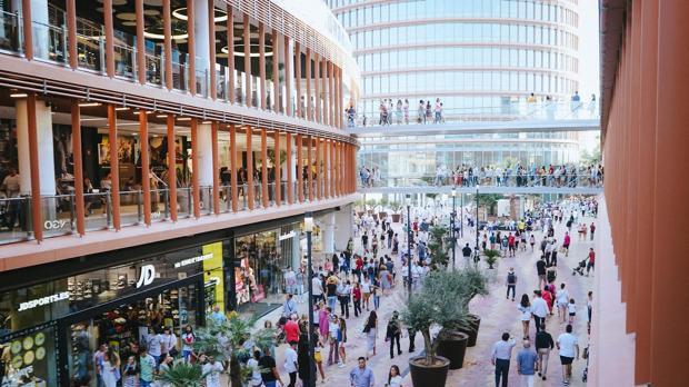 El Centro Comercial Torre Sevilla arranca este puente con actividades gratuitas y un mercado navideño