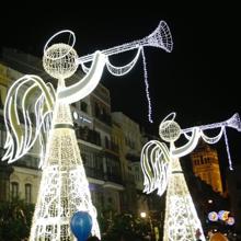 Los ángeles de San Francisco ya iluminan la Navidad de Sevilla