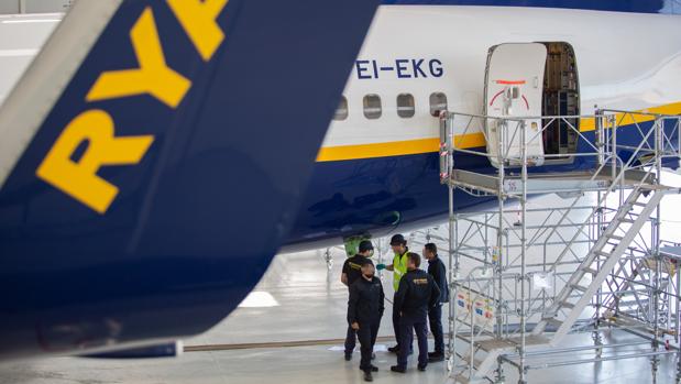 Ryanair busca 150 profesionales para el hangar de reparaciones de Sevilla