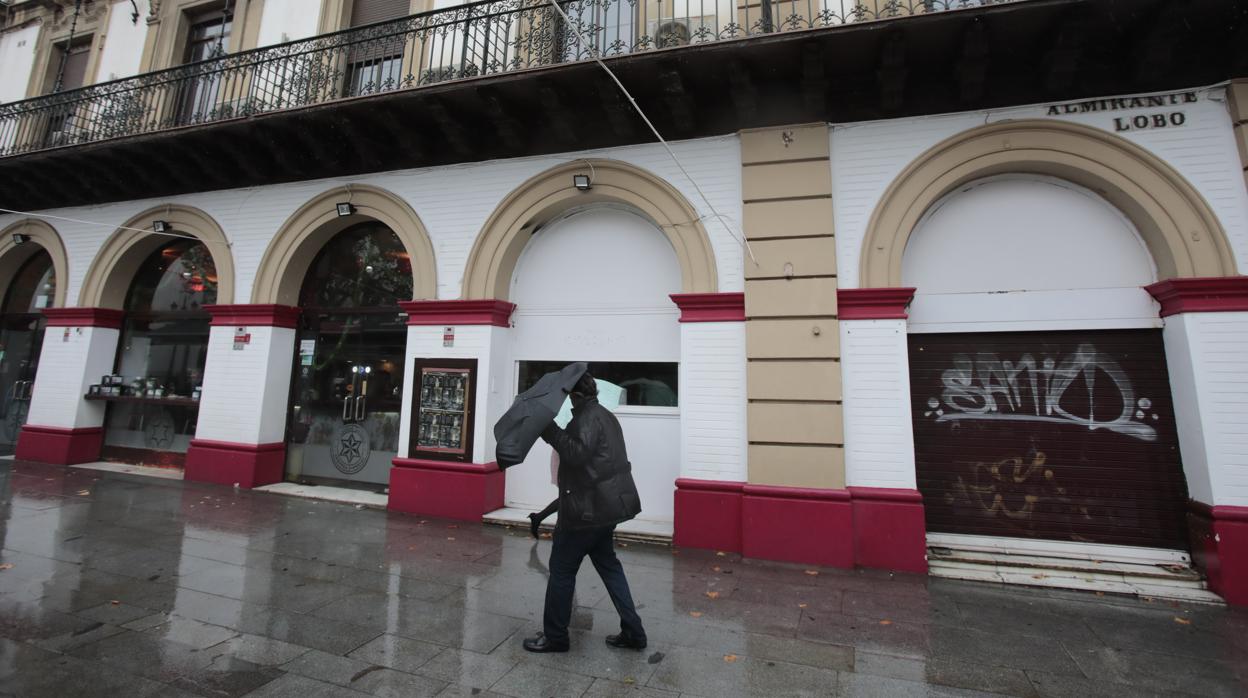 La Policía Local ha precintado un bar en la calle Almirante Lobo