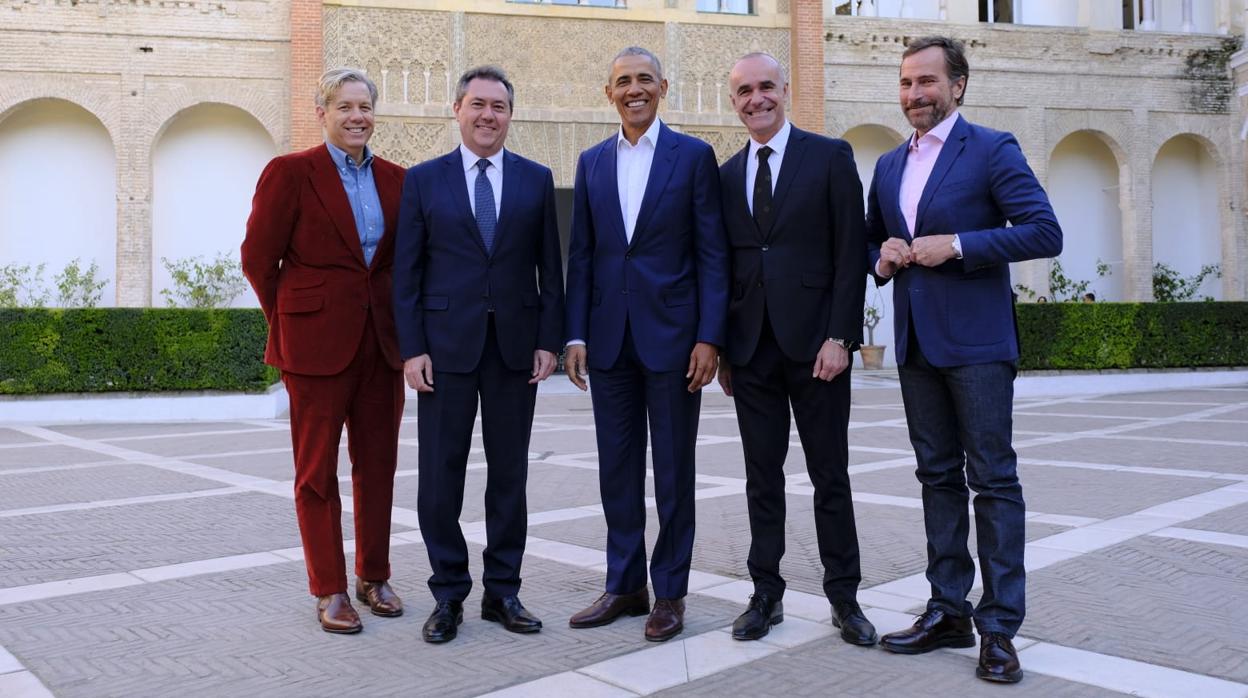 Espadas y Obama posaron juntos tras la visita del expresidente norteamericano al Alcázar