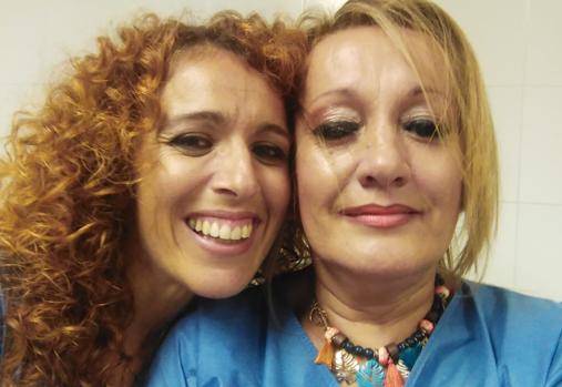 La enfemera Susana Fuentes con la auxiliar Auxi Luque