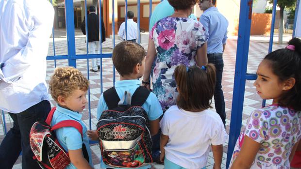 Los escolares de Sevilla capital tienen un día más de vacaciones que en la provincia