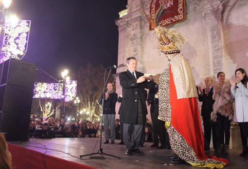 Entrega de las llaves de la ciudad al Heraldo Real