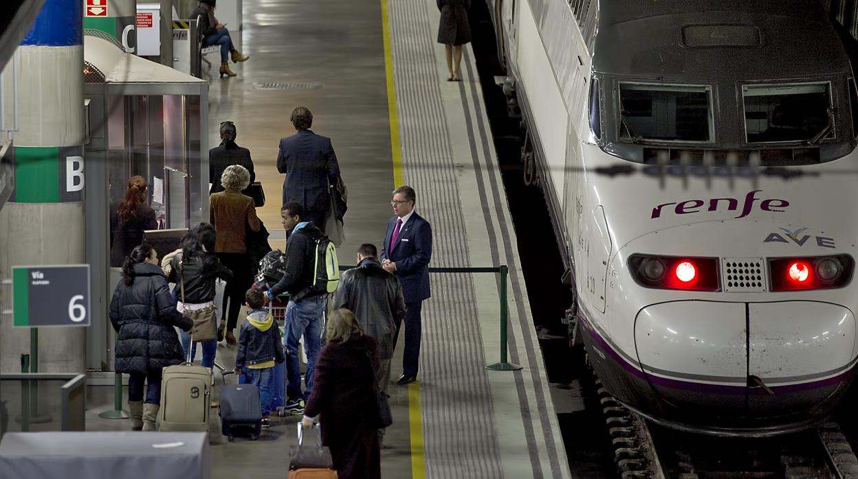 Ave en la estación de Santa Justa, Sevilla