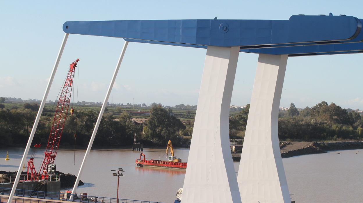 La esclusa de sevilla en pleno movimiento