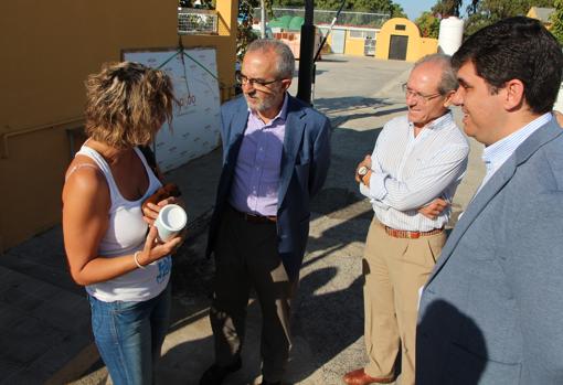 El delegado de Bienestar Social, Juan Manuel Flores, en el Zoosanitario