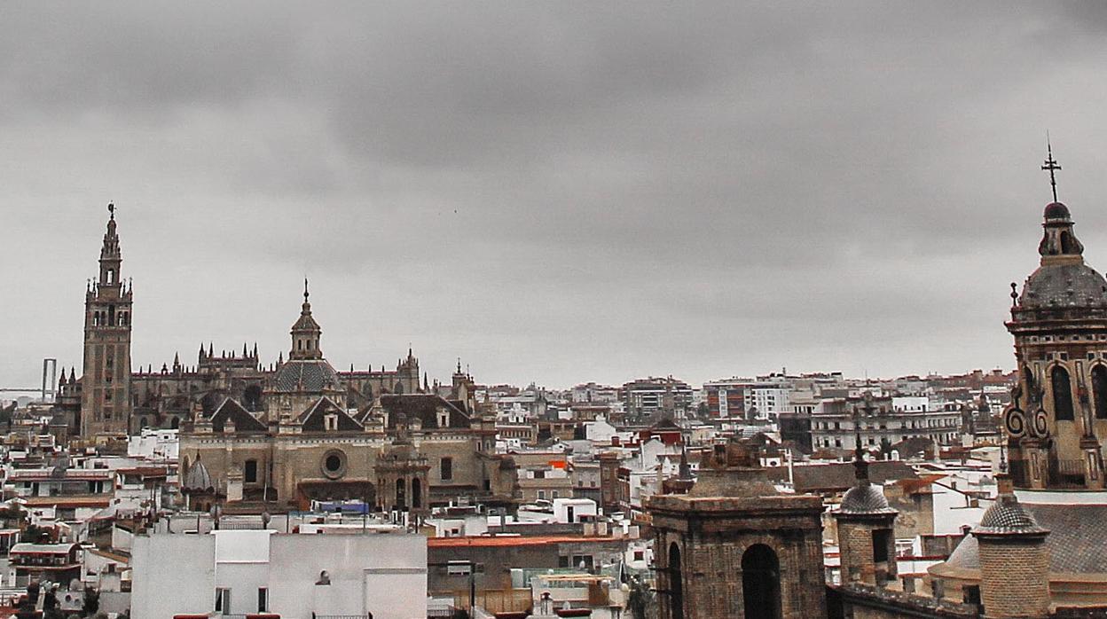 El cielo sevillano estará nublado buena parte del fin de semana