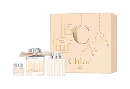 Estuche 'Chloé Signature Eau de Parfum', que además del perfume contiene una loción para el cuerpo y una miniatura de la misma esencia