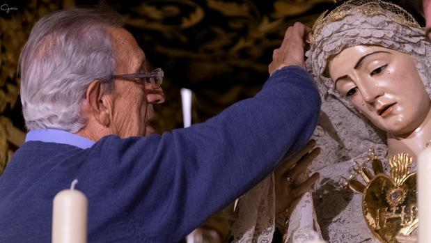 Muere Luis Becerra, creador de las grandes muestras cofrades de Sevilla