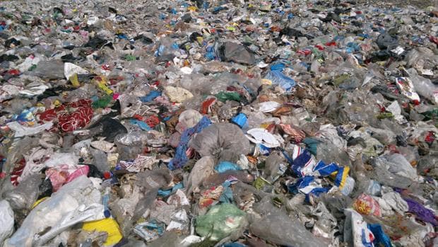 La Policía Nacional registra la planta de reciclaje de Estepa por sorpresa