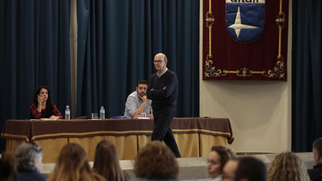 Reunión en el colegio Altair con técnicos de Salud celebrada este martes