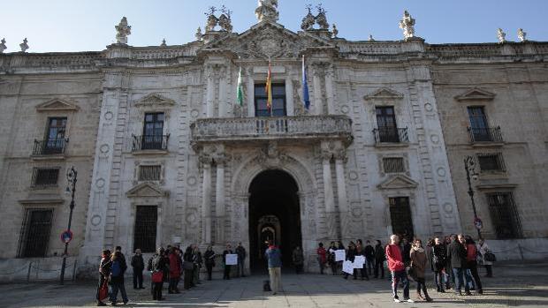 Coronavirus en Sevilla: la Universidad desmiente que se vayan a cortar las clases por el virus