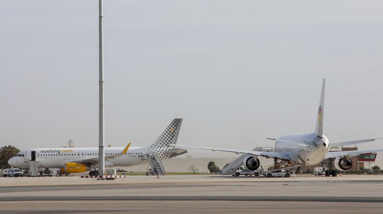 El espacio aéreo en el aeropuerto de Sevilla se ha visto afectado por la presencia de un artefacto