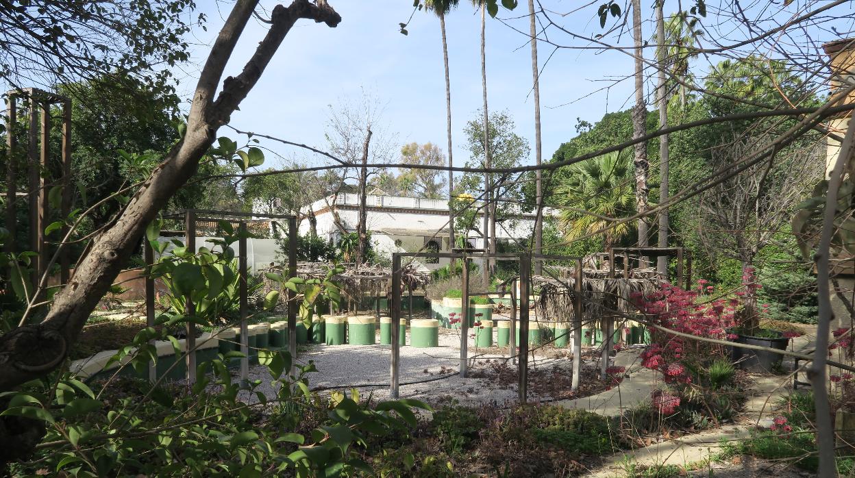 Estado de abandono del parque de Blancanieves cerca de plaza de España