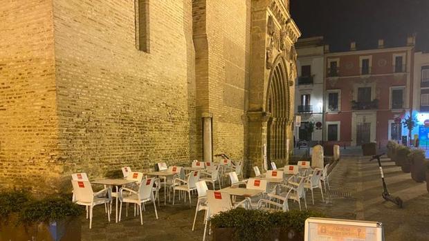 Expedientados 16 bares de Sevilla y precintada una fiesta por haber menores consumiendo alcohol