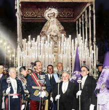 La conocida presidencia del Rey Alfonso XIII del palio de la Virgen de la Victoria en abril de 1930 por la Carrera Oficial cobra una nueva vida al contemplar los detalles que aporta el color