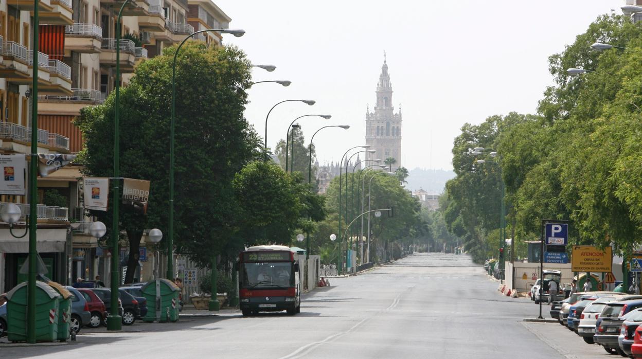 La avenida Eduado Dato de Sevilla vacía