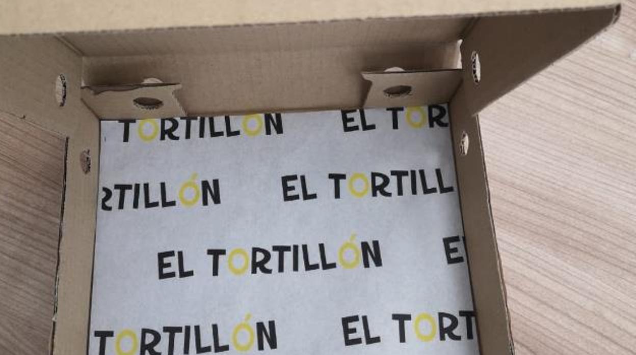 Imagen del recipiente en el que distribuye sus famosas tortillas