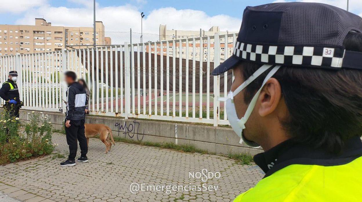 Momento en el que la Policía ha interpuesto la denuncia