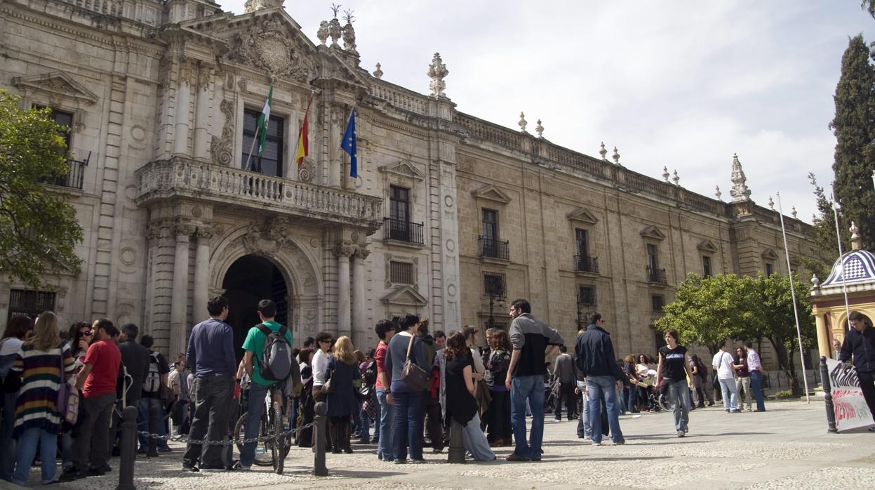 Fachada de la Universidad de Sevilla