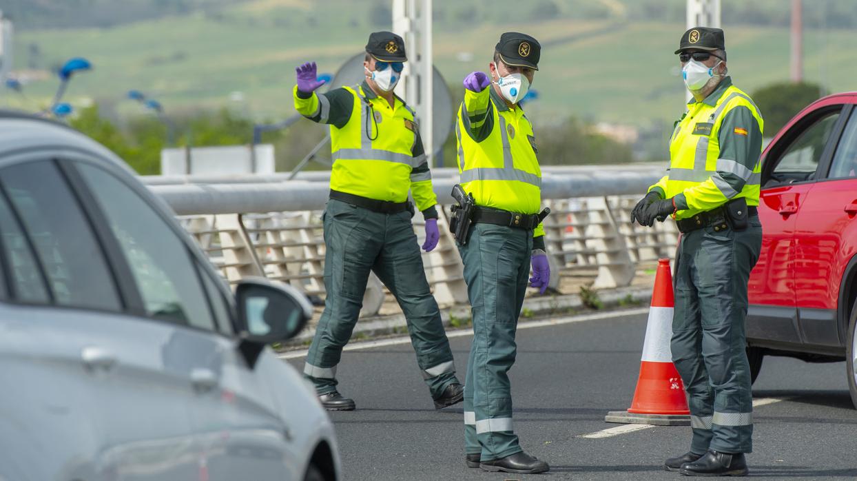 Uno de los controles dispuestos este Miércoles Santo por la Guardia Civil