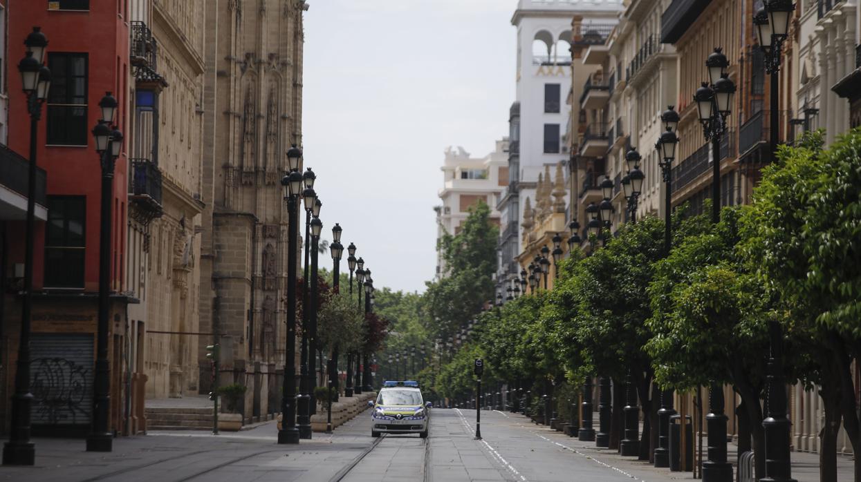 Sobrecogedora imagen de la avenida de la Constitución este Sábado Santo