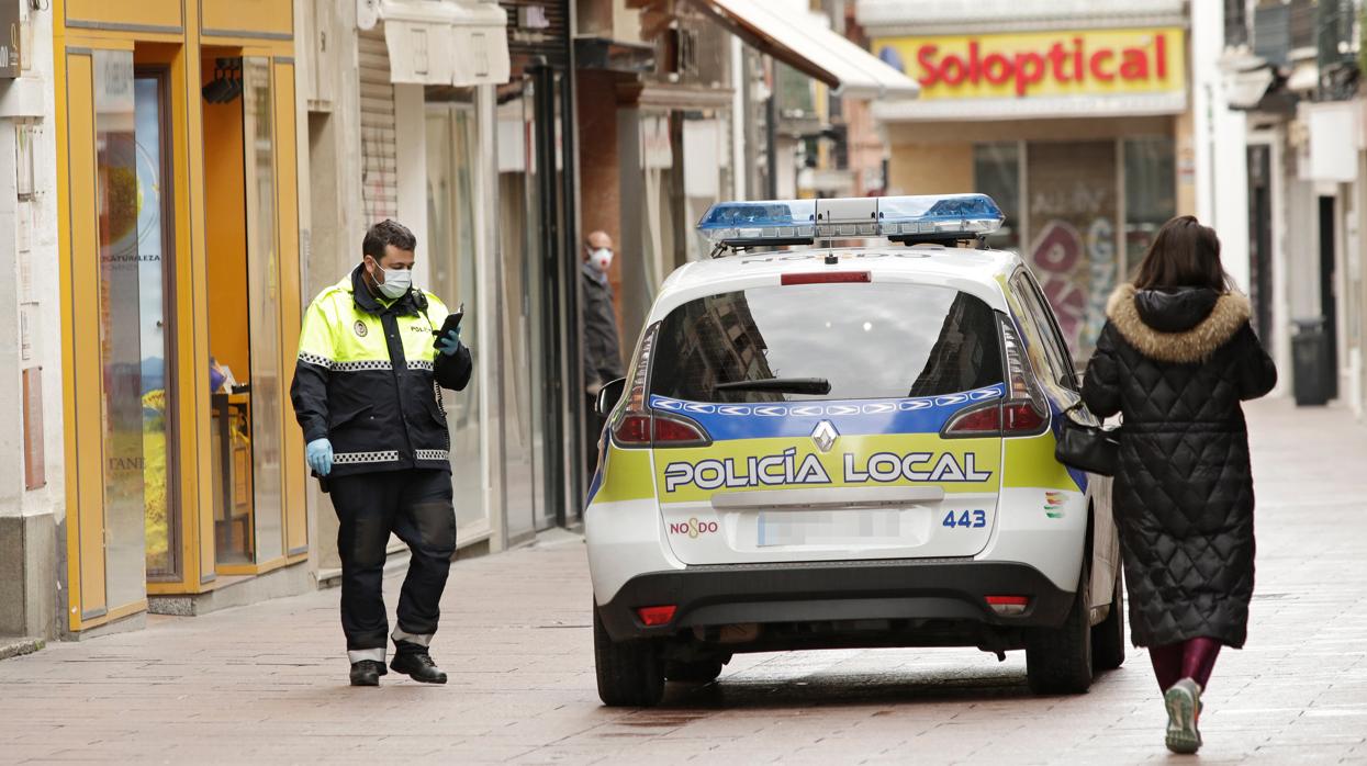 Detenido por amenazar por videollamadas a su pareja en Sevilla