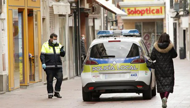 Detenido por amenazar por videollamadas a su pareja en Sevilla