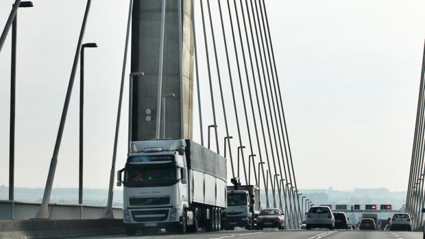 El Ayuntamiento de Sevilla avala el proyecto de sustitución de los tirantes del puente del Centenario