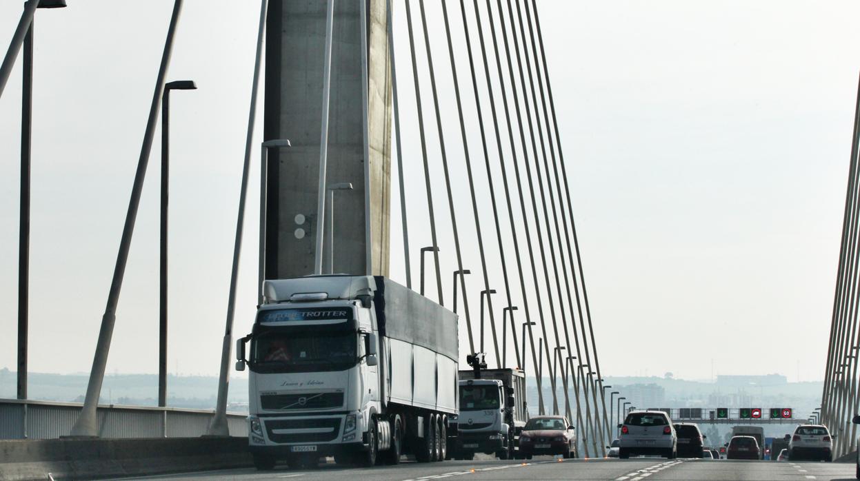 El puente del Centenario, en un momento de tráfico fluido