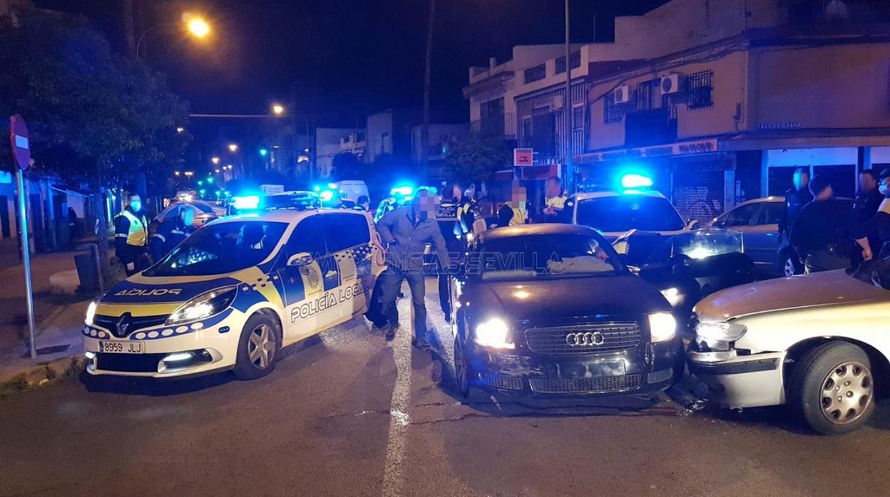 El patrullero camuflado, tras ser embestido por el coche de los arrestados