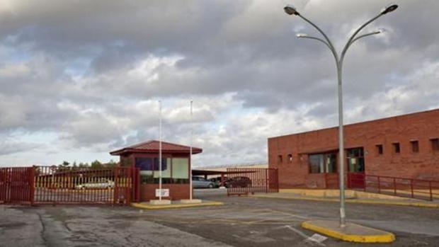 Un recluso de Sevilla I vuelve a agredir a dos funcionarios de la cárcel con un punzón