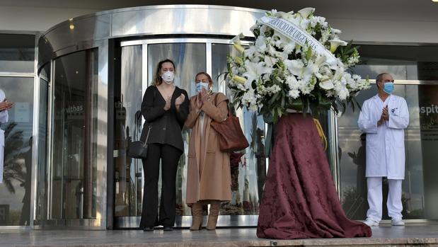 Homenaje al doctor Joaquín García Montalbán, primer sanitario que muere en Sevilla por Covid-19