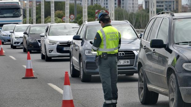 La DGT recupera los controles a las salidas de Sevilla para evitar los desplazamientos por el puente