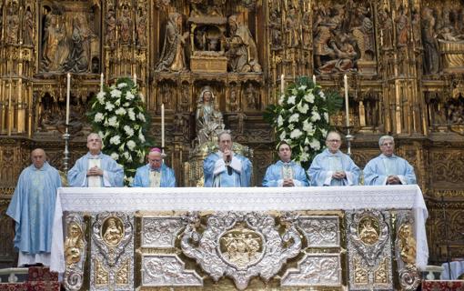 Imagen de archivo de una misa en la Catedral de Sevilla