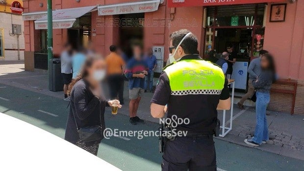 La Policía formuló medio centenar de denuncias a negocios de Sevilla en el primer día de la fase 1